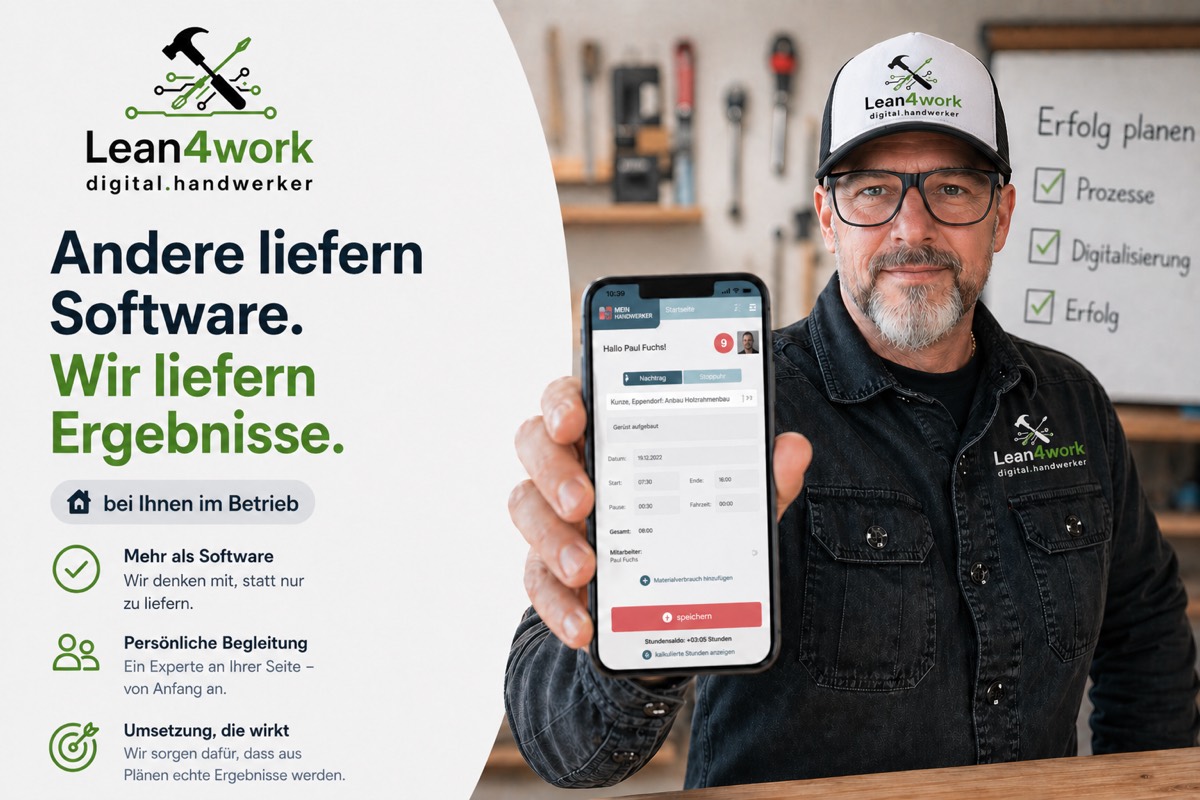 Andreas Schick zeigt die MeinHandwerker-App in einer Werkstatt